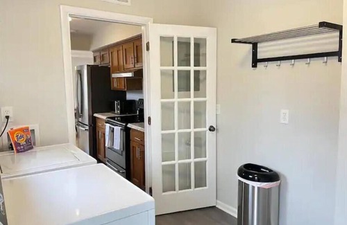 Prairie Village House | Private and Cozy 3BR, 1 BA, Fenced Yard, Central KC location, Quiet Neighborhood