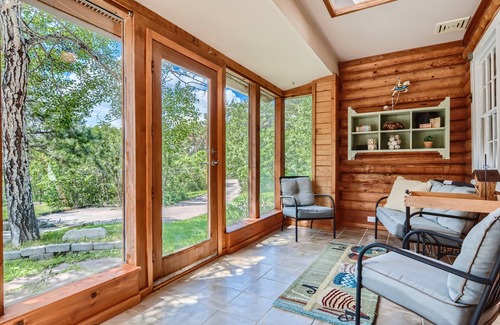 Woodmoor Cabin | Private and Cozy 4bd/2.5ba Cabin w/Hot Tub