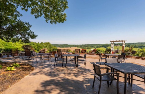 Paoli Cottage | Private and Cozy Cottage with Spectacular Hilltop Views - Seasonal Pool &Hot tub