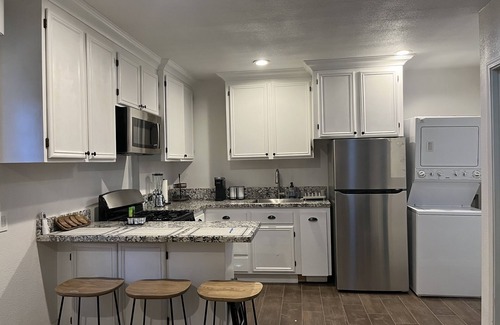 Indio House | Private and cozy fully furnished 1 bed 1bath, with full kitchen