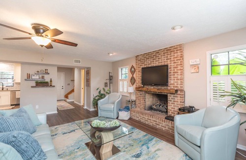Hyde Park House | Private and Cozy w/hot tub, only a few blocks from Hyde Park Village