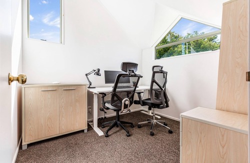 Greenlane - Ellerslie House | Private and sunny 3-bedroom home with parking