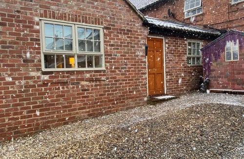 Boroughbridge Apartment | Private Annex Parking Wifi 2mins to J48 A1 M1