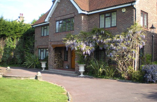 Aldwick Apartment | Private Annex With Heated Swimming Pool