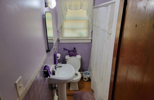 Colonial Heights House | Private apartment just off I-95 by Fort Lee Military Base & Va State University
