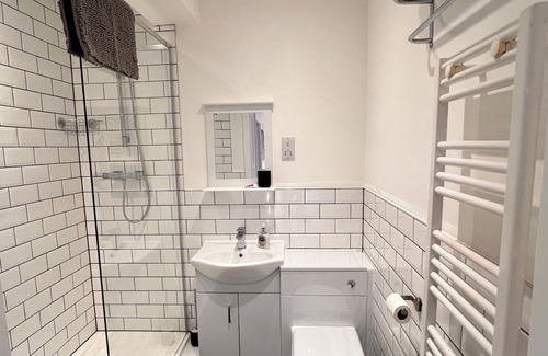 Tring Apartment | Private Apartment, secluded location, easy access to town and to train station