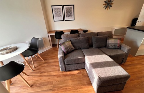 Tring Apartment | Private Apartment, secluded location, easy access to town and to train station