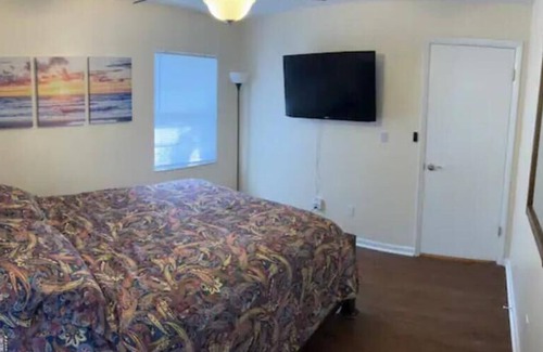 Newberry House | Private attached guest suite