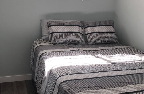 Regina House | Private Basement suite near Wascana lake
