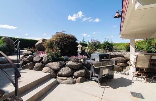 Camas House | Private Basement Unit w/Beautiful, Spacious Backyard