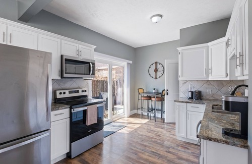 Morton Meadows House | Private Bd + Lounging RM, Near UNMC & Blackstone - Shared House