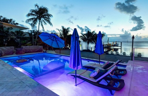 Tavernier House | Private beach and dazzling bayside sunsets await you!