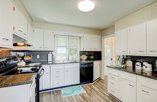 Gloucester House | Private Beach! Dream vacation at your private beach in Gloucester