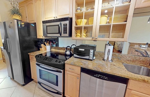 Siesta Key Condo | Private Beach | Renovated Bayside Corner Unit | Walk to Turtle Beach | 2 Heated Pools | Tennis!