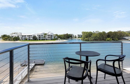 Noosaville Apartment | Private Beach Stay