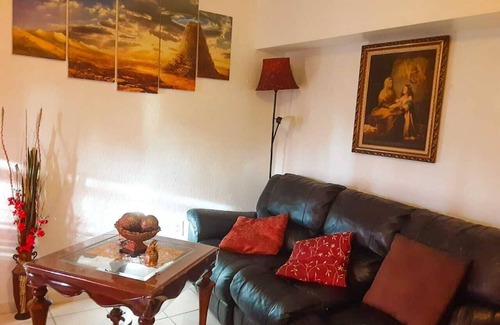 Coral Way Bed & Breakfast | Private Bedroom and Bathroom in a house in Little Havana