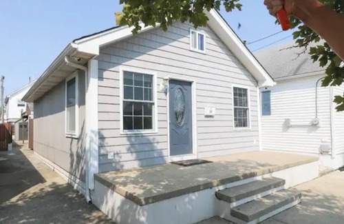 Seaside Heights Cottage | Private bkyd w/tiki Bar, Linens + towels included, Walk to beach. 4 beach badges