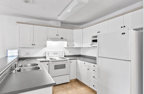 Sicamous Condo | Private Boat Slip, Pool and Hot Tub ~ Downtown Sicamous