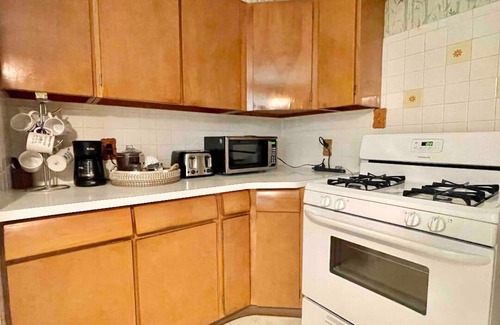 Cheektowaga House | Private Buffalo Suburban Family Home Near Niagara Falls