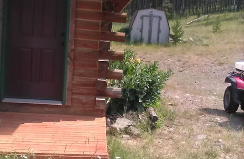 Powell County Cabin | Private cabin bordering national forest