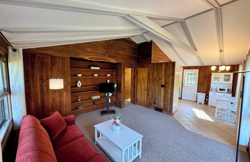 Hamburg Cabin | Private Cabin Getaway on Expansive 75 Acres