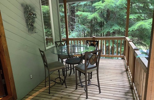 Enumclaw Cabin | Private Cabin Hike Mt.Rainier, Sunrise & Crystal Mt