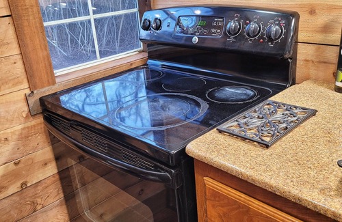 Navasota Cabin | Private Cabin in the woods with Hot Tub in Aggieland 5 minutes -College Station