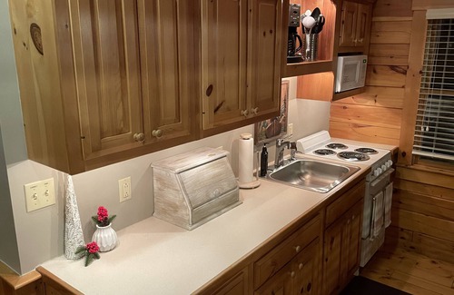 Orono Cabin | Private Cabin nestled very close to UMaine campus.