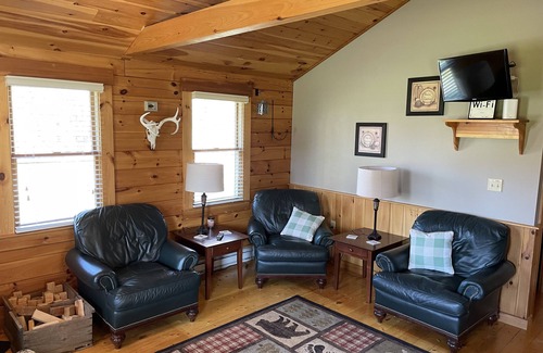 Orono Cabin | Private Cabin nestled very close to UMaine campus.