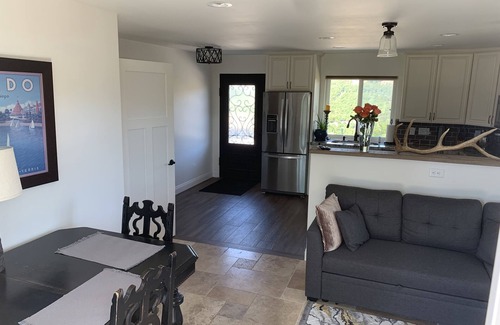 Cloverdale House | Private Casita-Beautiful Valley Views, Outdoor patio with bar