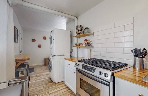 Los Griegos House | Private Casita *Minutes to River Trails & Dining*