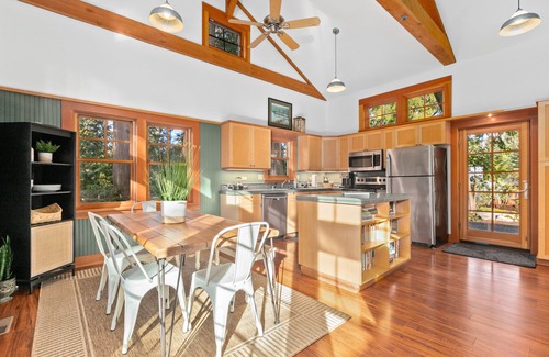 Bellingham Cottage | Private Cottage by the Lake with Wrap-Around Deck
