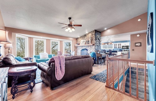 Branson House | Private Dock, Fishing, Hiking, Fire Pit, Hot Tub, Lakeview Haven on 8+ acres