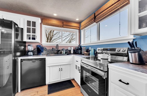 Branson House | Private Dock, Fishing, Hiking, Fire Pit, Hot Tub, Lakeview Haven on 8+ acres