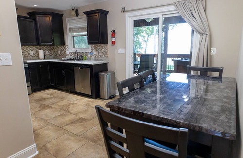 Dover House | PRIVATE DOCK, LAKEFRONT, QUIET COVE, EASY LAKE ACCESS FLAT NO STEPS