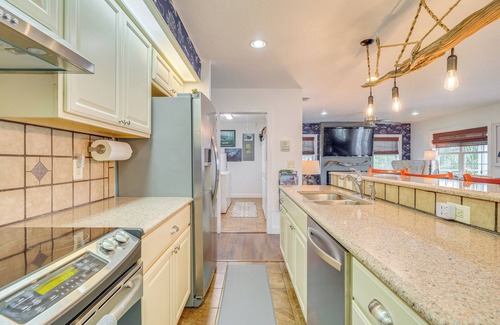 Homosassa House | Private Dock & Water Views! Homosassa Retreat