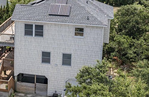 Kitty Hawk House | Private efficiency close to the beach & bay! Great for couples. Dog-friendly.