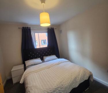 Wolverhampton House | Private Ensuite room in Wolverhampton city centre