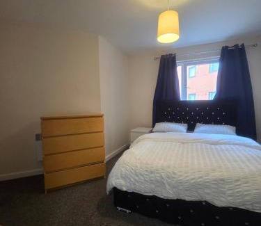 Wolverhampton House | Private Ensuite room in Wolverhampton city centre