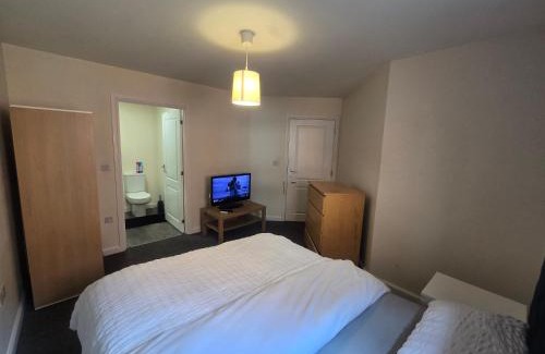 Wolverhampton House | Private Ensuite room in Wolverhampton city centre