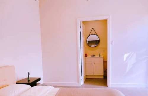 Walnut Valley House | Private Entrance to Entire Studio by Zen Living