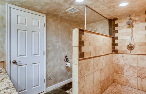 Castle Rock Apartment | Private entry "mother in law" apt