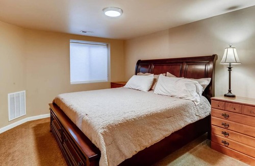 Castle Rock Apartment | Private entry "mother in law" apt