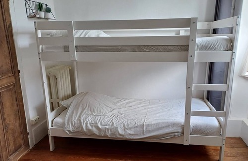 Tournus Bed & Breakfast | Private Family B&B Room "Rose"