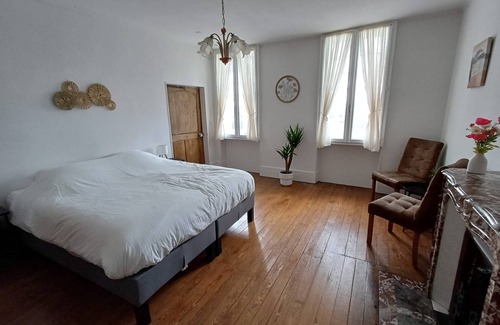 Tournus Bed & Breakfast | Private Family B&B Room "Rose"