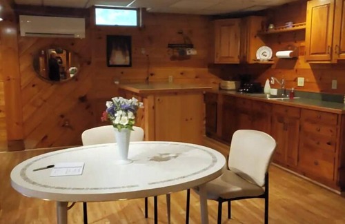 Lyman House | Private family retreat on Swan Pond
