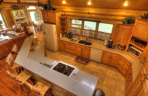 Gatlinburg - Pigeon Forge Cabin | Private Fishing pond, Firepit, Waterfall, Creek, Grandchildren will love