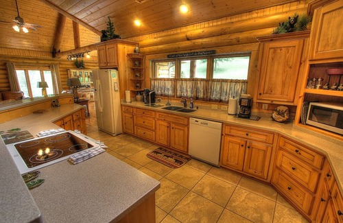 Gatlinburg - Pigeon Forge Cabin | Private Fishing pond, Firepit, Waterfall, Creek, Grandchildren will love