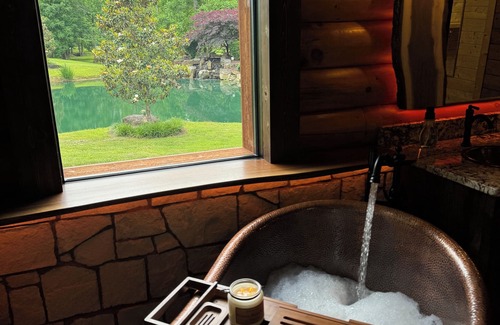 Gatlinburg - Pigeon Forge Cabin | Private Fishing pond, Firepit, Waterfall, Creek, Grandchildren will love