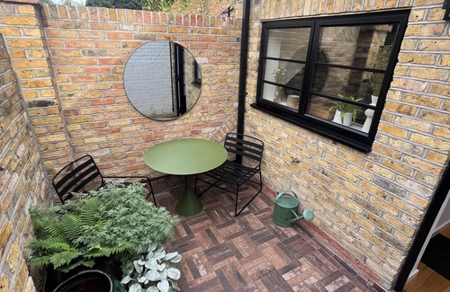 Mortlake Apartment | Private flat in Barnes, London